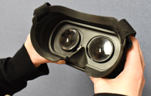 VRゴーグルをかける